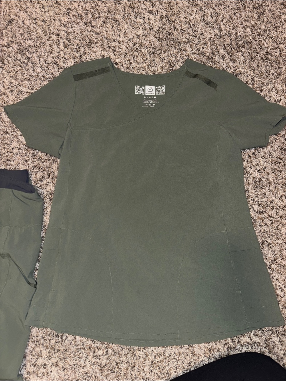 WonderWink Olive Green Short Sleeve Scrub Top & matching straight leg scrub pant